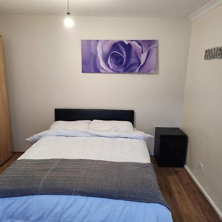 Crane Home In Dagenham With Free Wi Fi Bagian luar foto