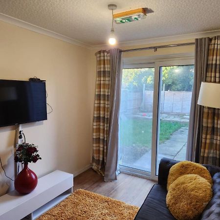 Crane Home In Dagenham With Free Wi Fi Bagian luar foto