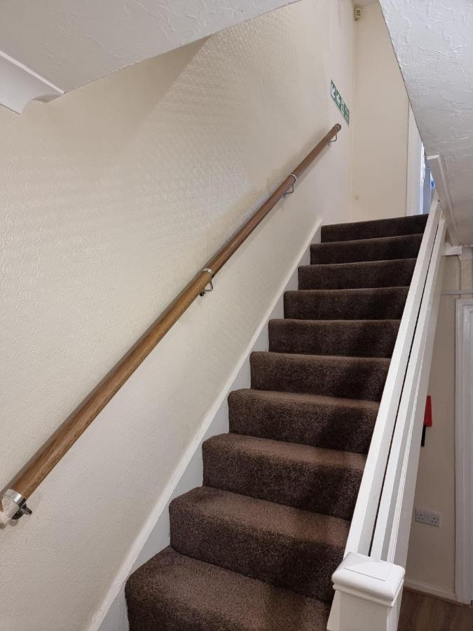 Crane Home In Dagenham With Free Wi Fi Bagian luar foto