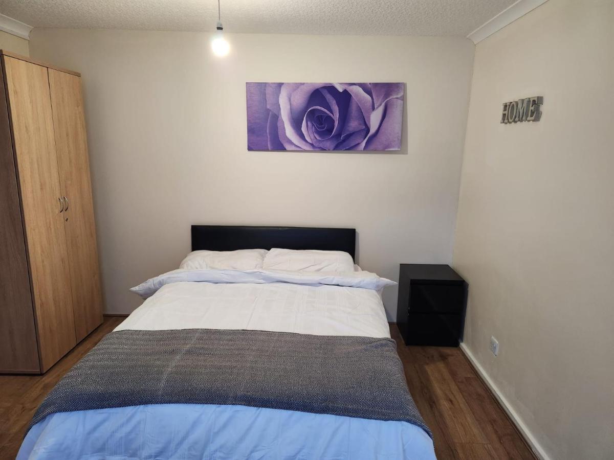 Crane Home In Dagenham With Free Wi Fi Bagian luar foto
