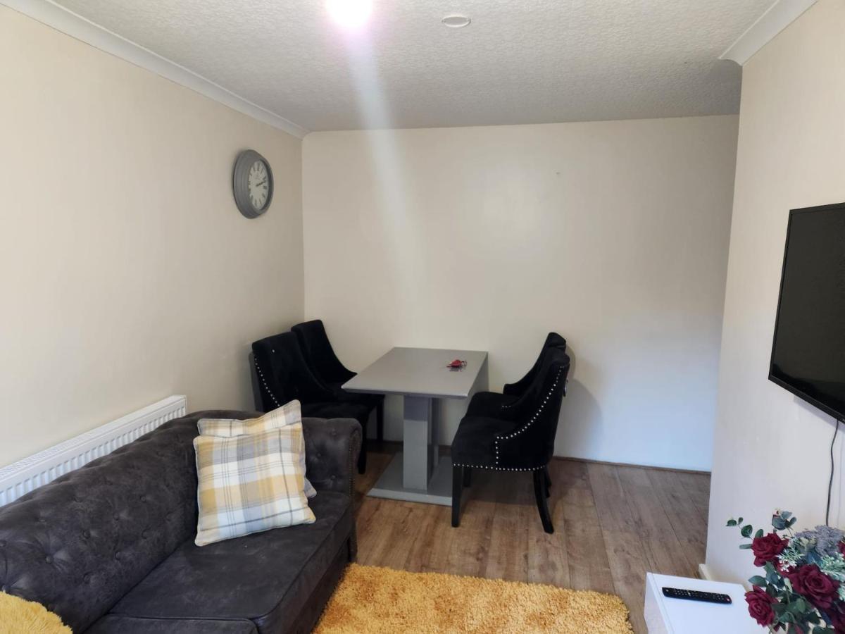 Crane Home In Dagenham With Free Wi Fi Bagian luar foto