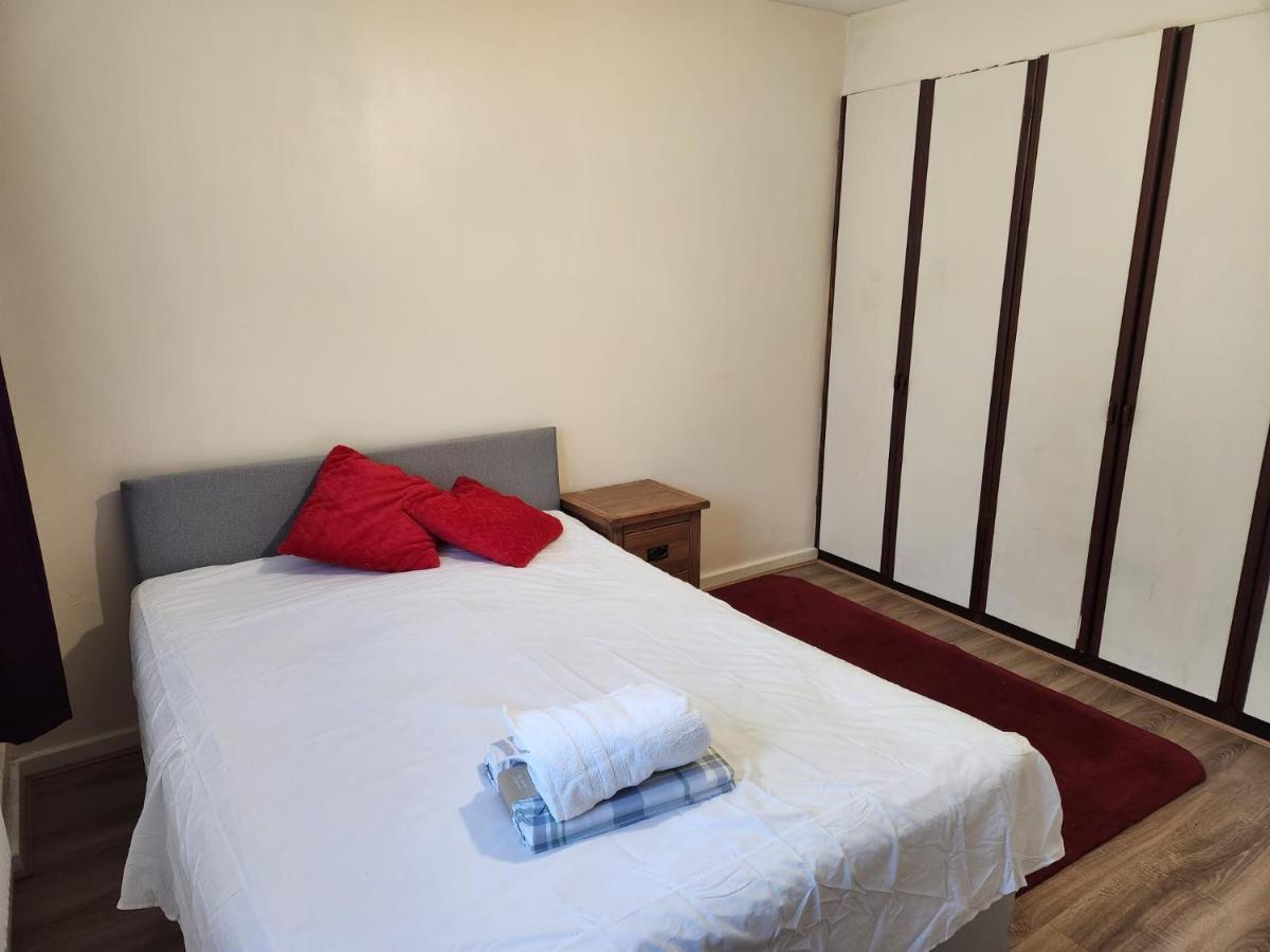 Crane Home In Dagenham With Free Wi Fi Bagian luar foto